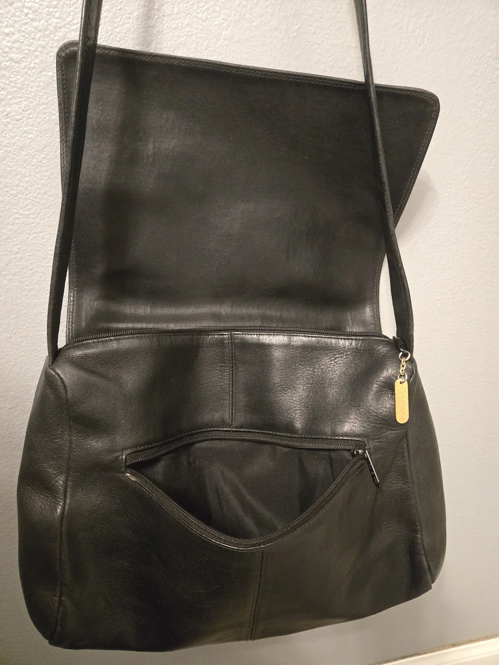 Classic Black Leather Crossbody Bag - Picture 3 of 10